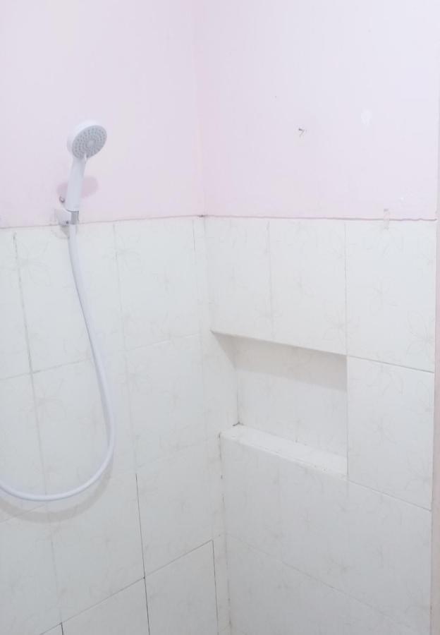 D'Kost Ketintang Hotel Surabaya Bagian luar foto
