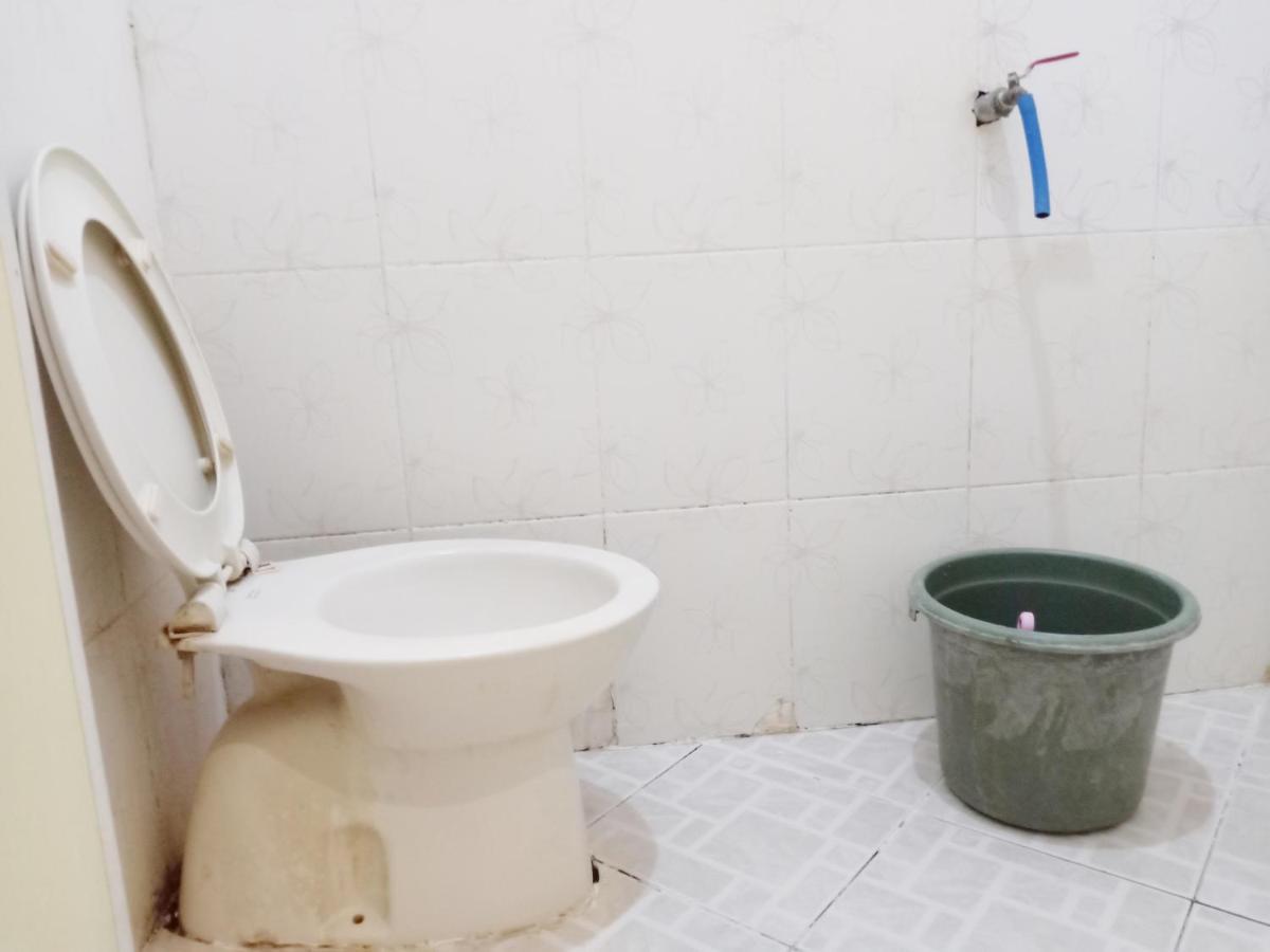 D'Kost Ketintang Hotel Surabaya Bagian luar foto