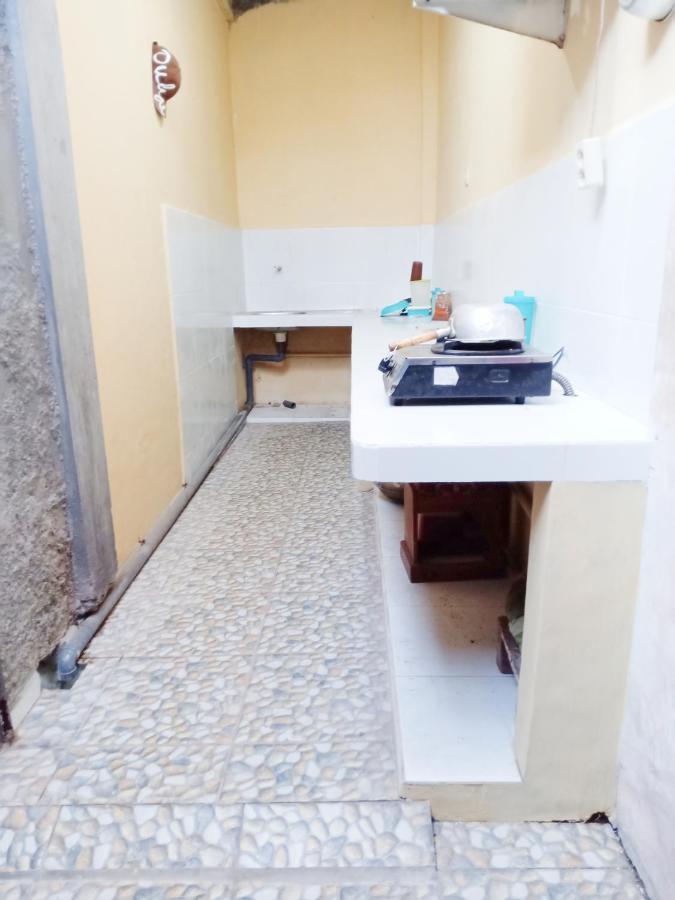 D'Kost Ketintang Hotel Surabaya Bagian luar foto
