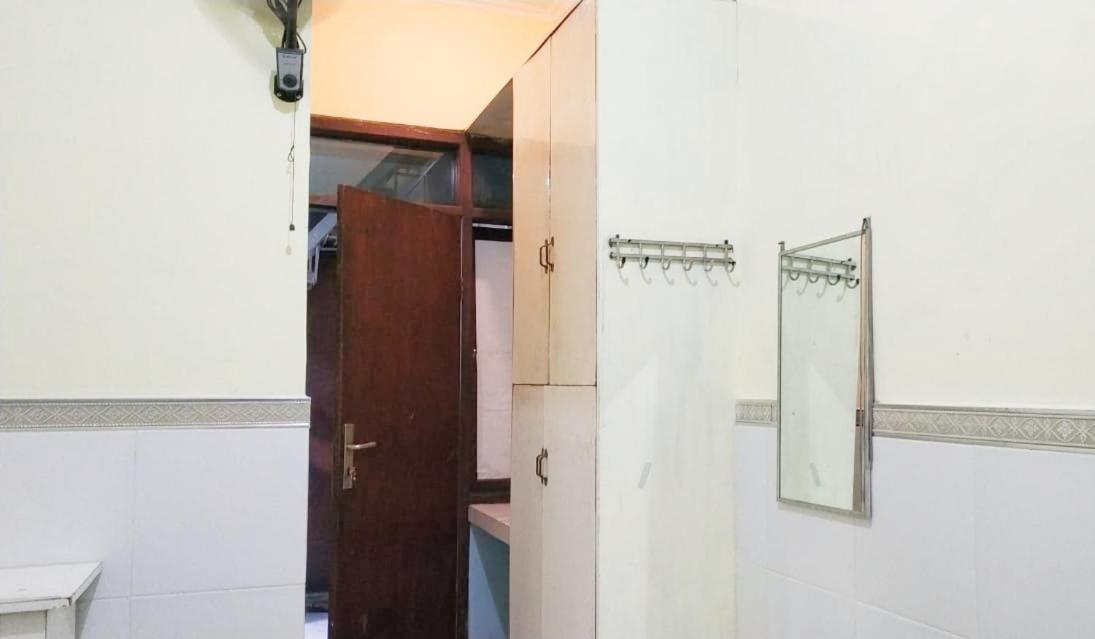 D'Kost Ketintang Hotel Surabaya Bagian luar foto